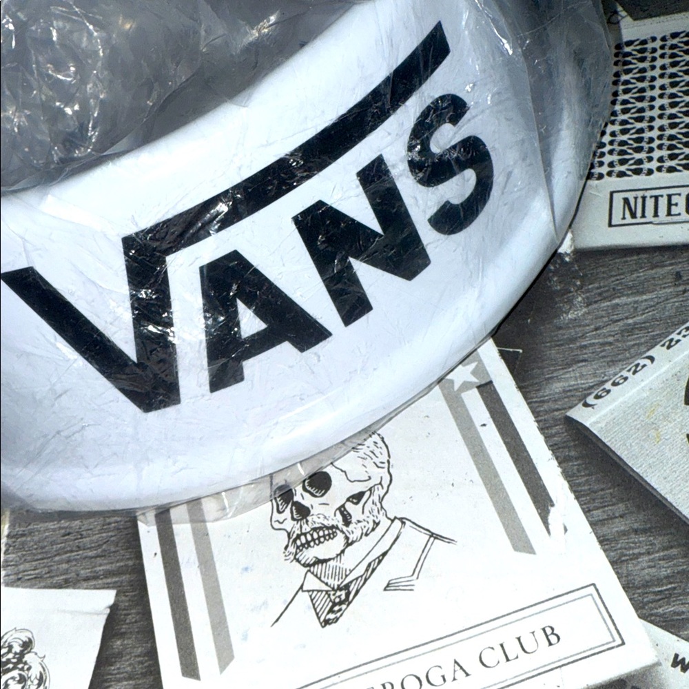 🐕 🐾 🐕 • 👅🤙🏼 VANS x Doggy Style 🤙🏼👅• 🐾 🐕 🐾